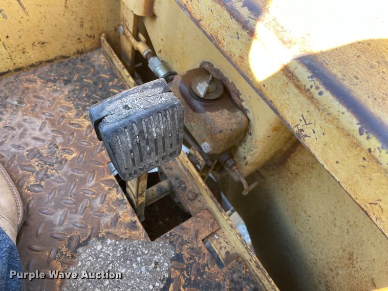 image for item DL5840 1994 Hyster C530A  pneumatic roller