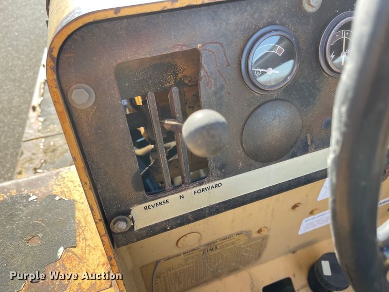 image for item DL5840 1994 Hyster C530A  pneumatic roller