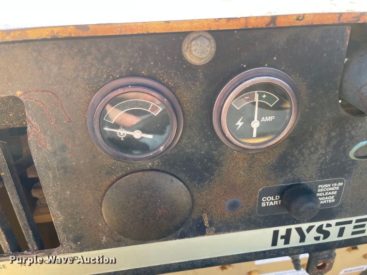 image for item DL5840 1994 Hyster C530A  pneumatic roller