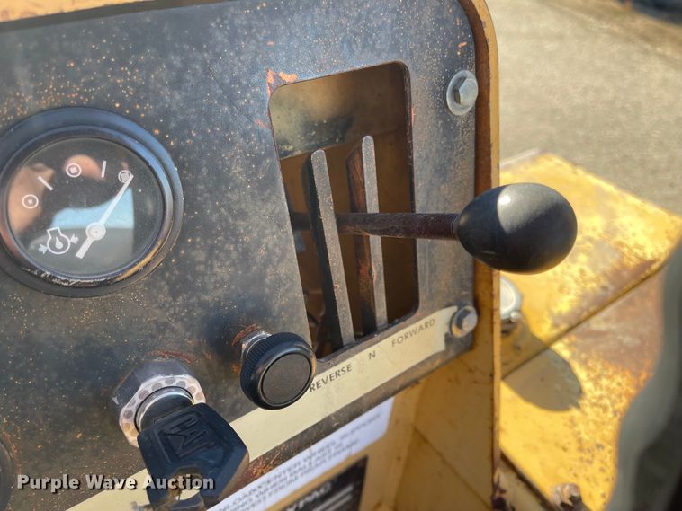 image for item DL5840 1994 Hyster C530A  pneumatic roller