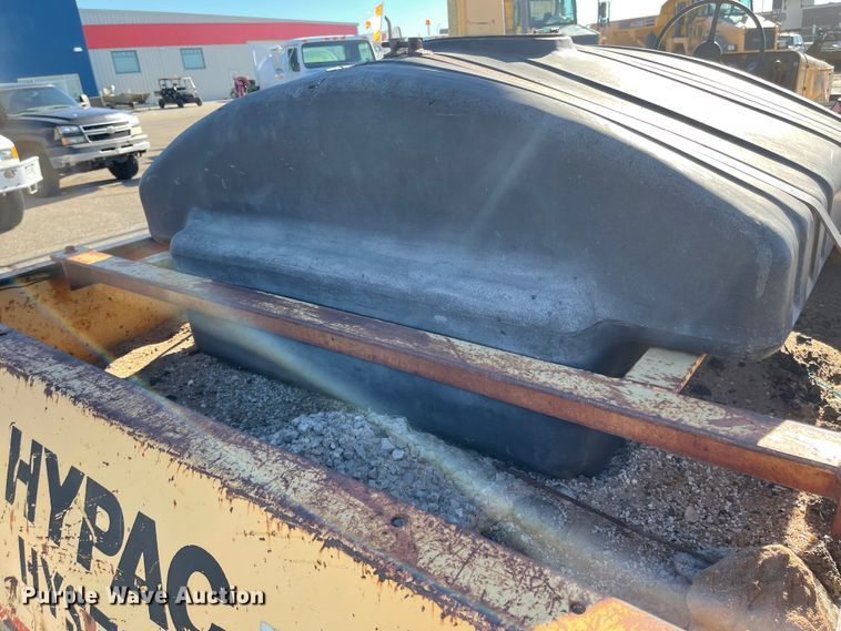 image for item DL5840 1994 Hyster C530A  pneumatic roller