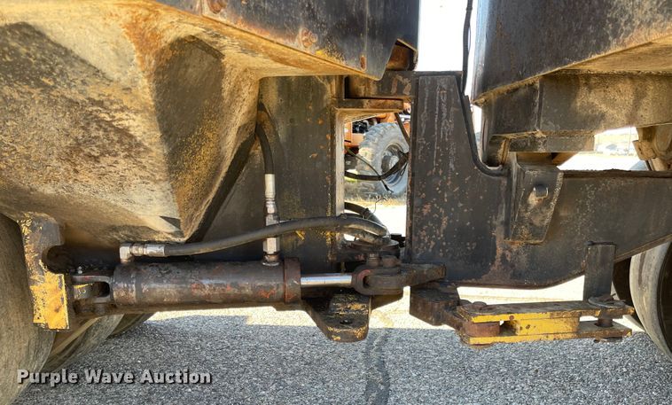 image for item DL5840 1994 Hyster C530A  pneumatic roller