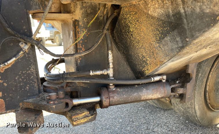 image for item DL5840 1994 Hyster C530A  pneumatic roller