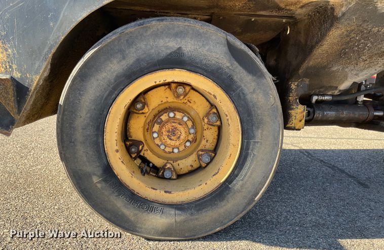 image for item DL5840 1994 Hyster C530A  pneumatic roller