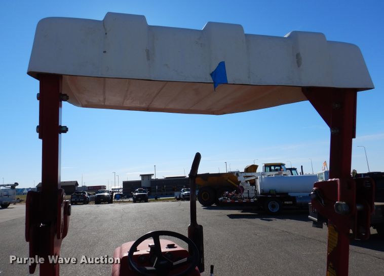 image for item DL5841 2003 J&M 224  MFWD tractor