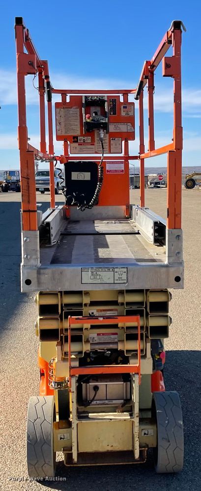 image for item DL5846 2012 JLG 2030ES  scissor lift