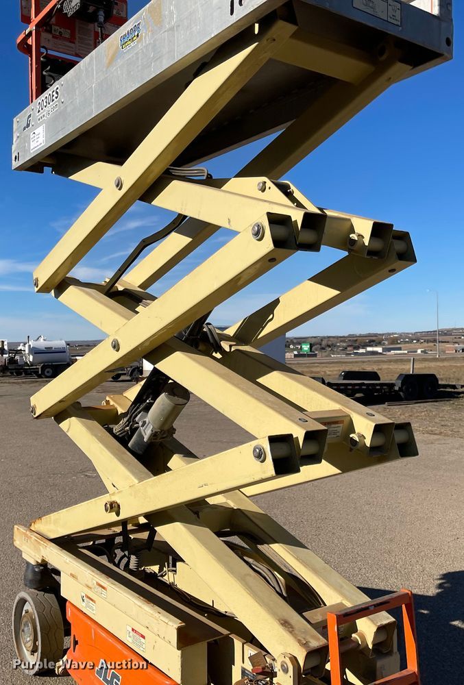 image for item DL5846 2012 JLG 2030ES  scissor lift