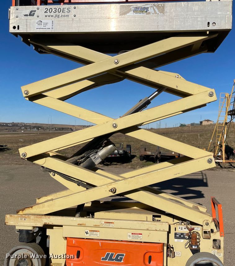 image for item DL5846 2012 JLG 2030ES  scissor lift