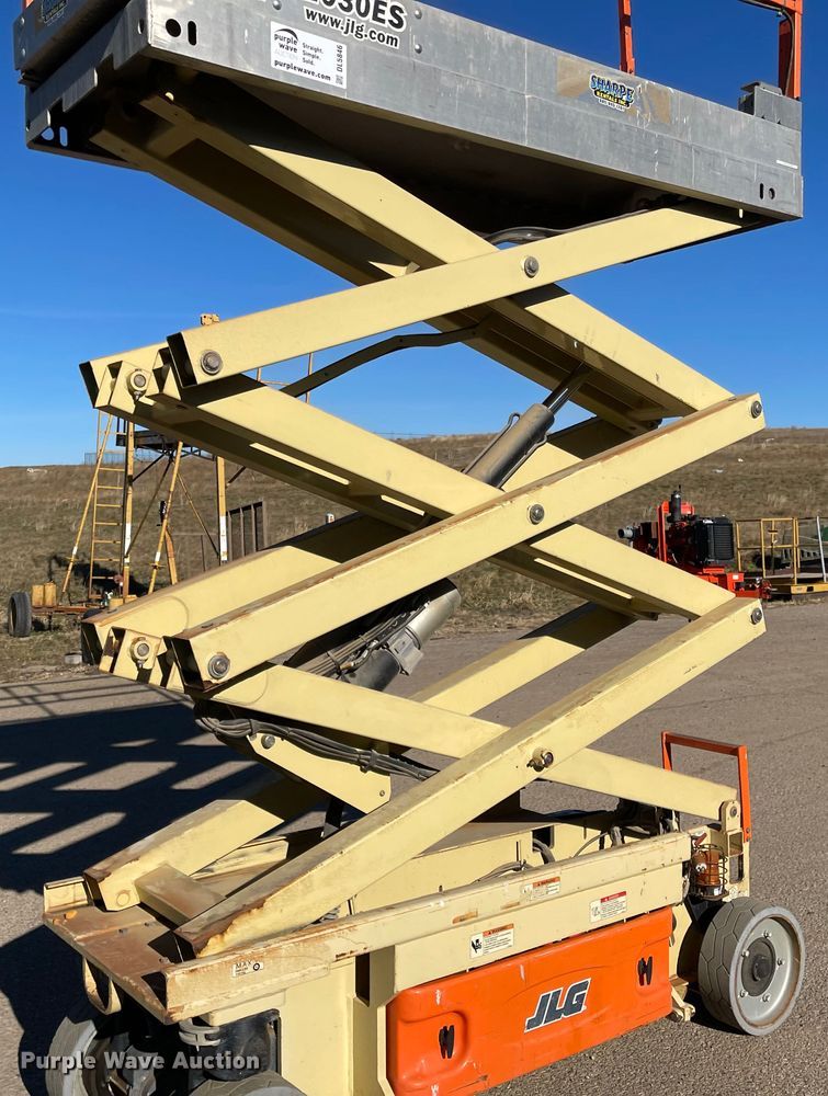 image for item DL5846 2012 JLG 2030ES  scissor lift