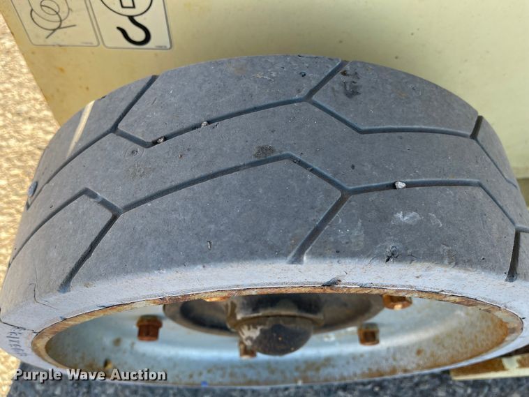 image for item DL5846 2012 JLG 2030ES  scissor lift