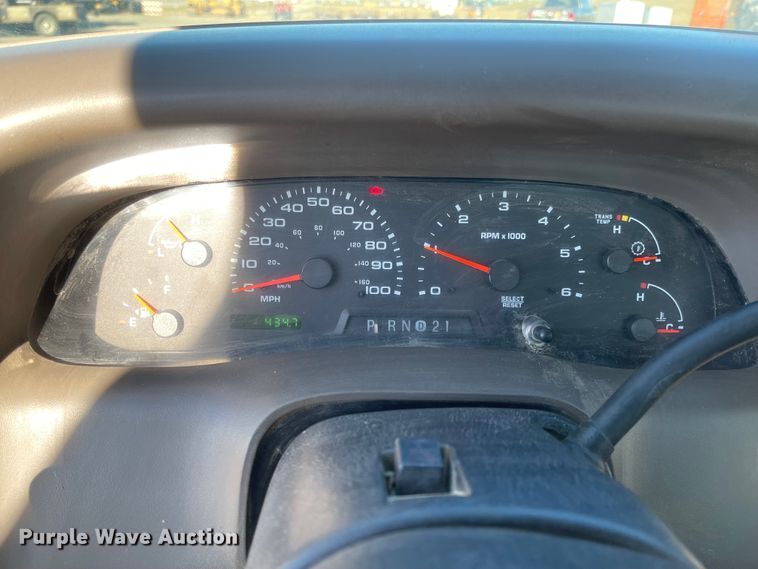 image for item DL5855 2002 Ford F550 Super Duty XL  flatbed truck