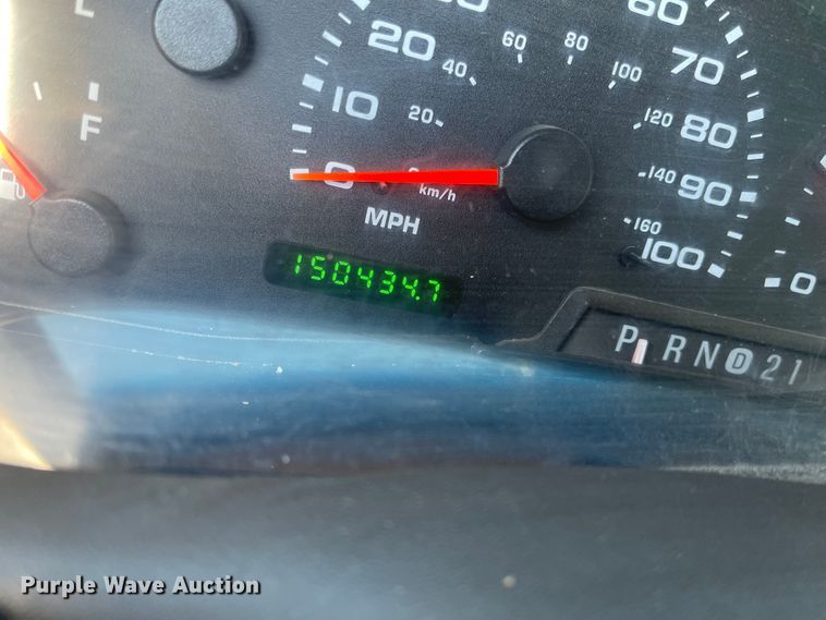 image for item DL5855 2002 Ford F550 Super Duty XL  flatbed truck