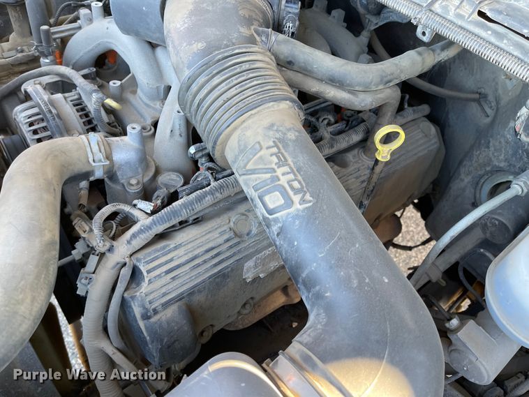 image for item DL5855 2002 Ford F550 Super Duty XL  flatbed truck