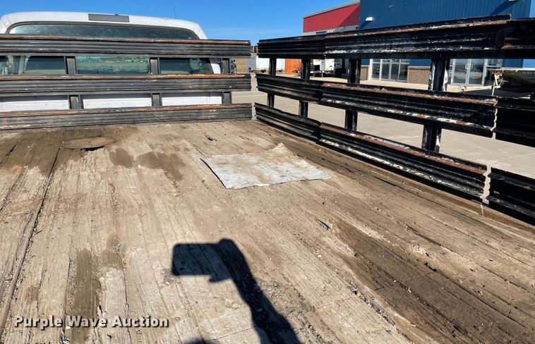 image for item DL5855 2002 Ford F550 Super Duty XL  flatbed truck