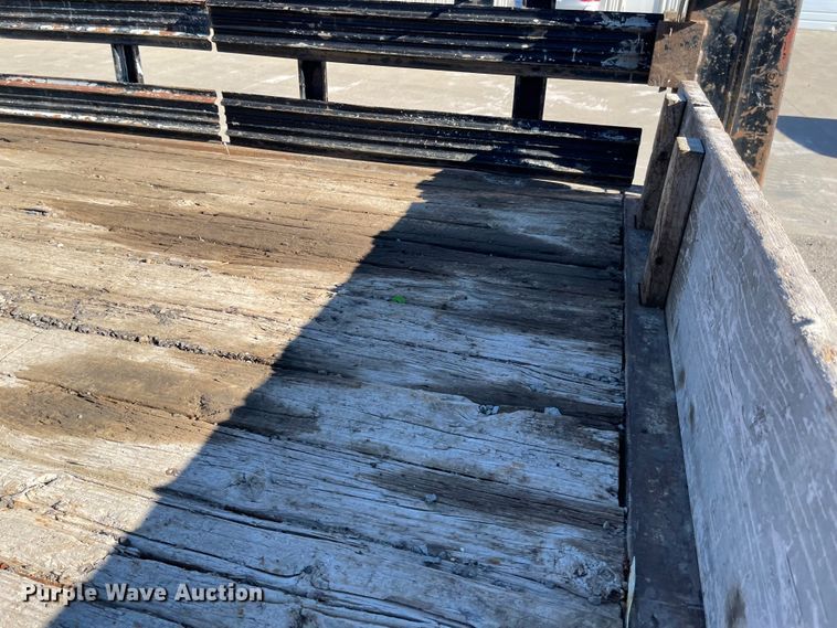 image for item DL5855 2002 Ford F550 Super Duty XL  flatbed truck