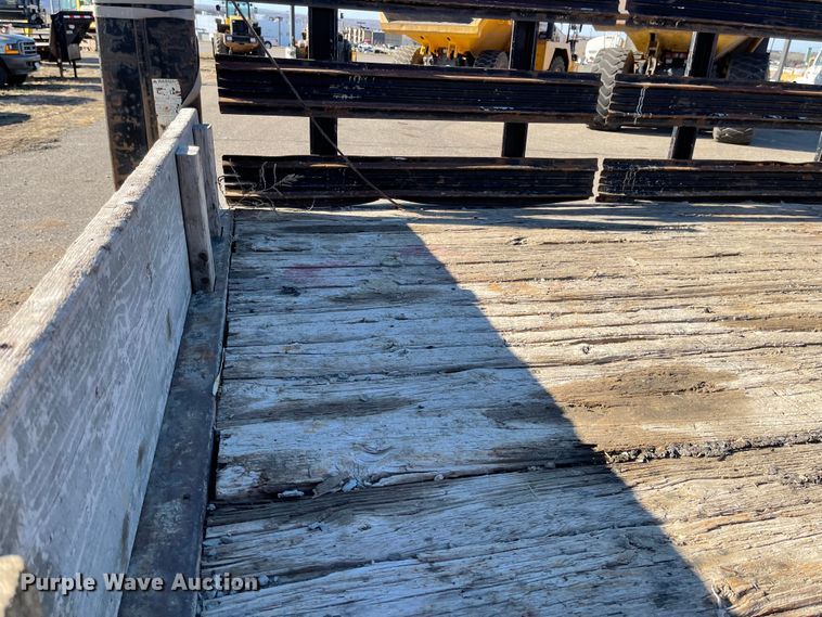 image for item DL5855 2002 Ford F550 Super Duty XL  flatbed truck