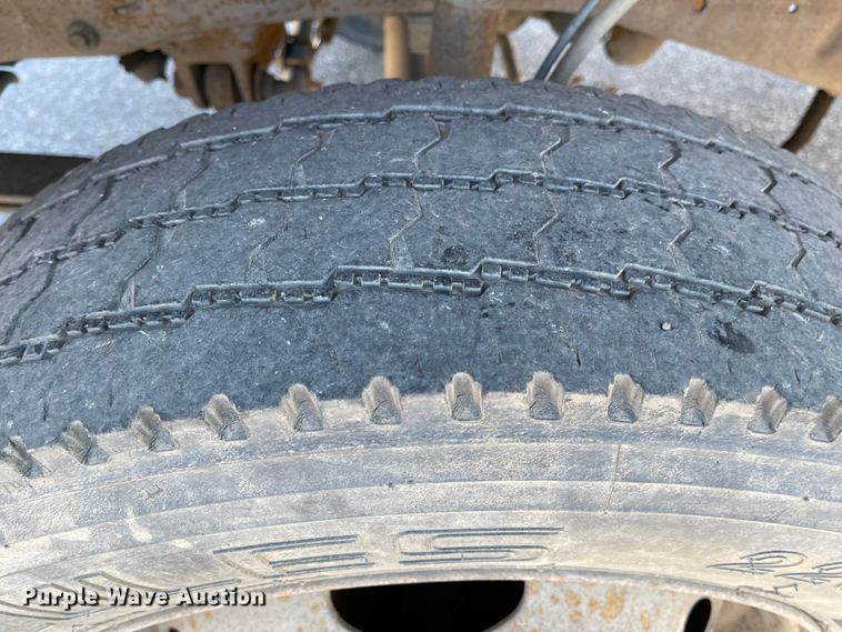 image for item DL5855 2002 Ford F550 Super Duty XL  flatbed truck