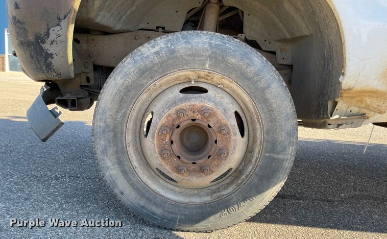 image for item DL5855 2002 Ford F550 Super Duty XL  flatbed truck