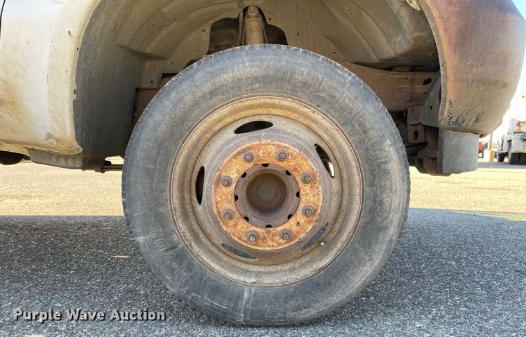 image for item DL5855 2002 Ford F550 Super Duty XL  flatbed truck