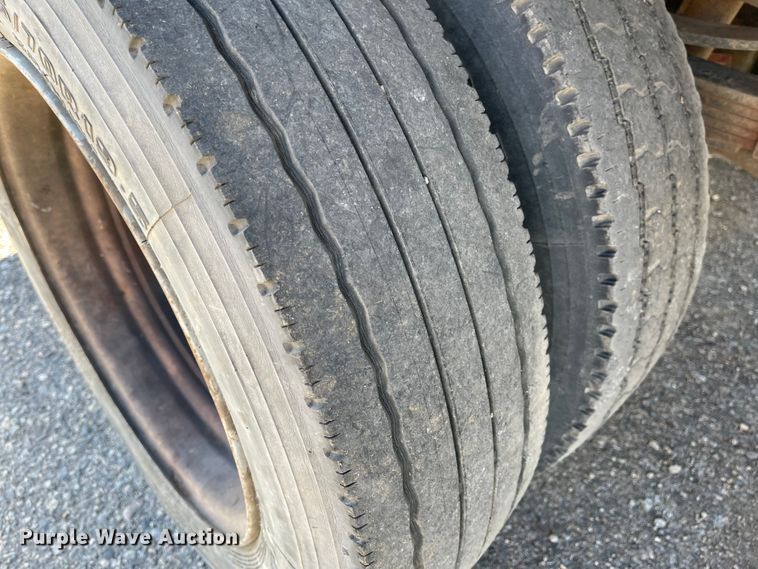 image for item DL5855 2002 Ford F550 Super Duty XL  flatbed truck