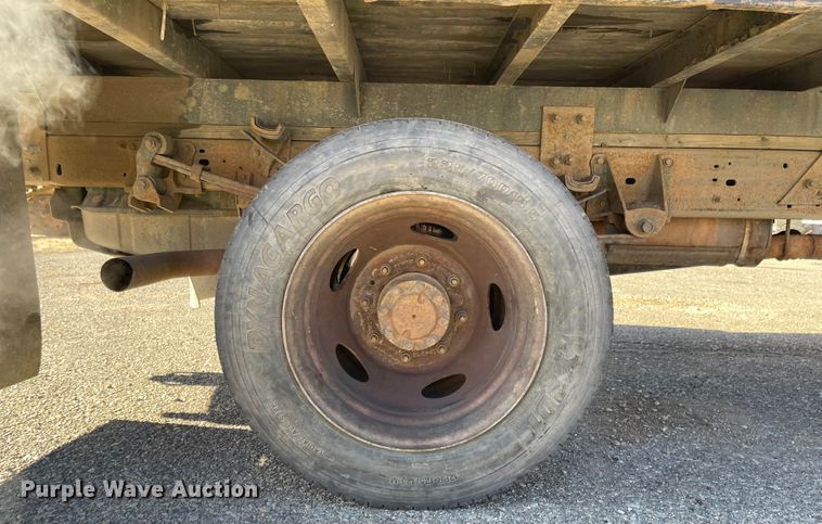 image for item DL5855 2002 Ford F550 Super Duty XL  flatbed truck