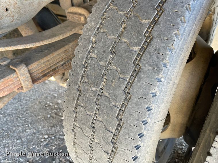 image for item DL5855 2002 Ford F550 Super Duty XL  flatbed truck