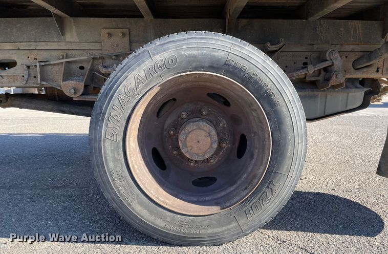 image for item DL5855 2002 Ford F550 Super Duty XL  flatbed truck