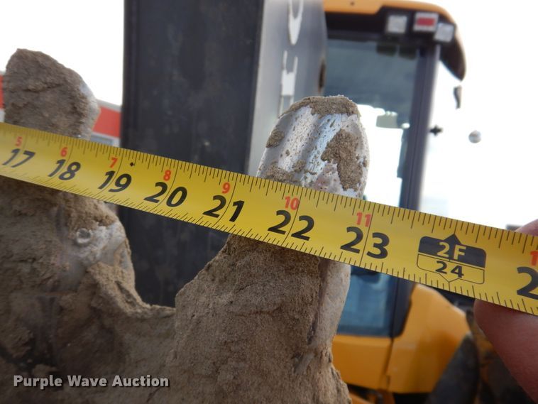 image for item DL5856 2012 Volvo BL70B  backhoe