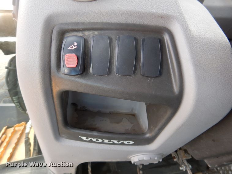 image for item DL5856 2012 Volvo BL70B  backhoe