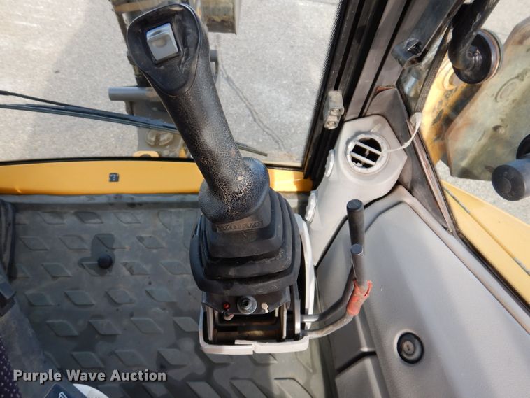 image for item DL5856 2012 Volvo BL70B  backhoe