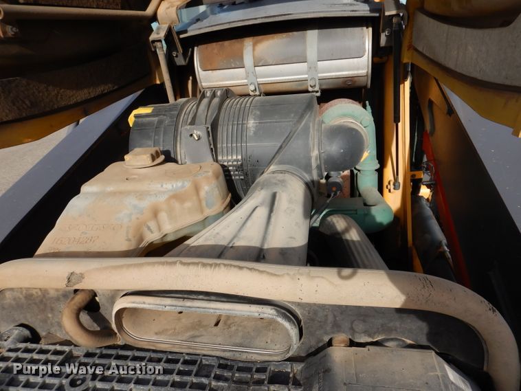 image for item DL5856 2012 Volvo BL70B  backhoe