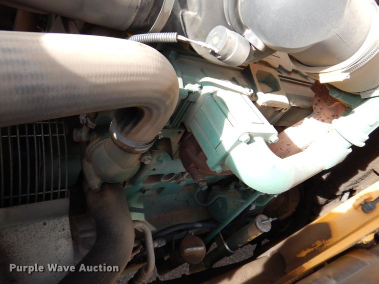 image for item DL5856 2012 Volvo BL70B  backhoe