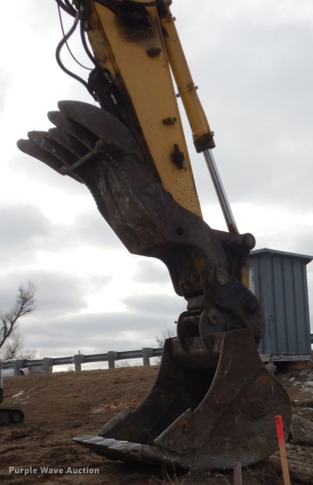 image for item IU9783 2004 Komatsu PC220LC-7L  excavator