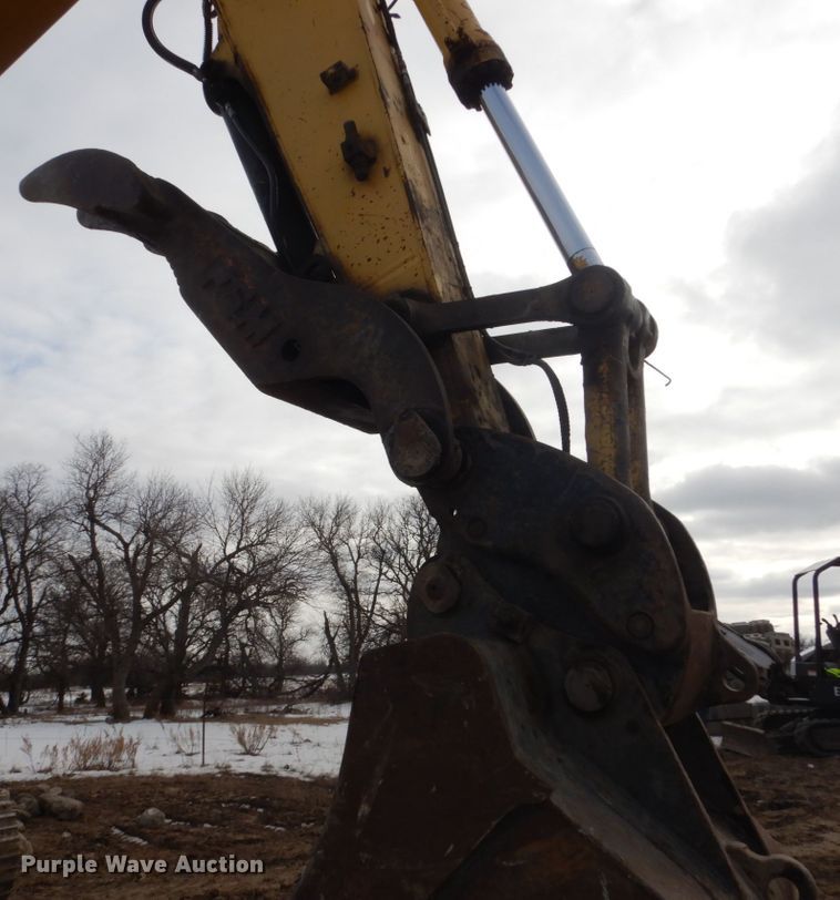 image for item IU9783 2004 Komatsu PC220LC-7L  excavator