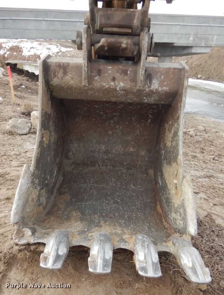 image for item IU9783 2004 Komatsu PC220LC-7L  excavator