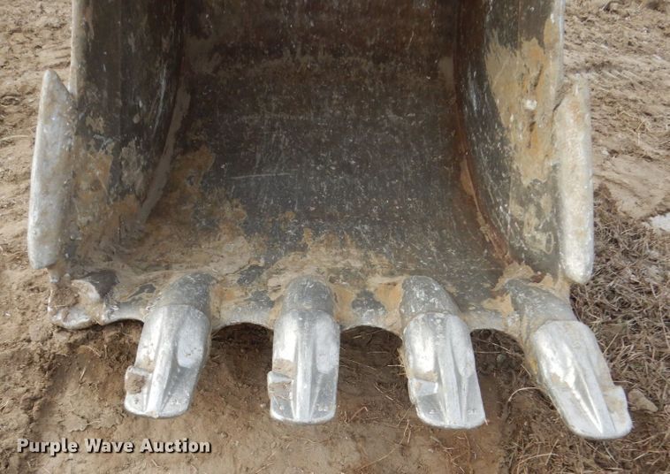 image for item IU9783 2004 Komatsu PC220LC-7L  excavator