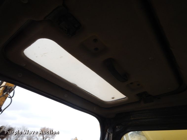 image for item IU9783 2004 Komatsu PC220LC-7L  excavator