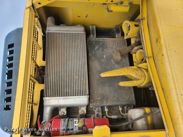 image for item IU9783 2004 Komatsu PC220LC-7L  excavator