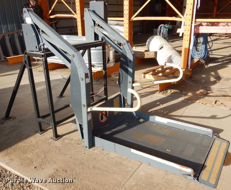 image for item KO9032 2003 Ricon S2005-S10001000  wheelchair lift