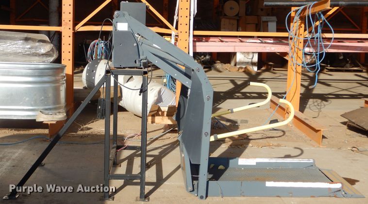 image for item KO9032 2003 Ricon S2005-S10001000  wheelchair lift