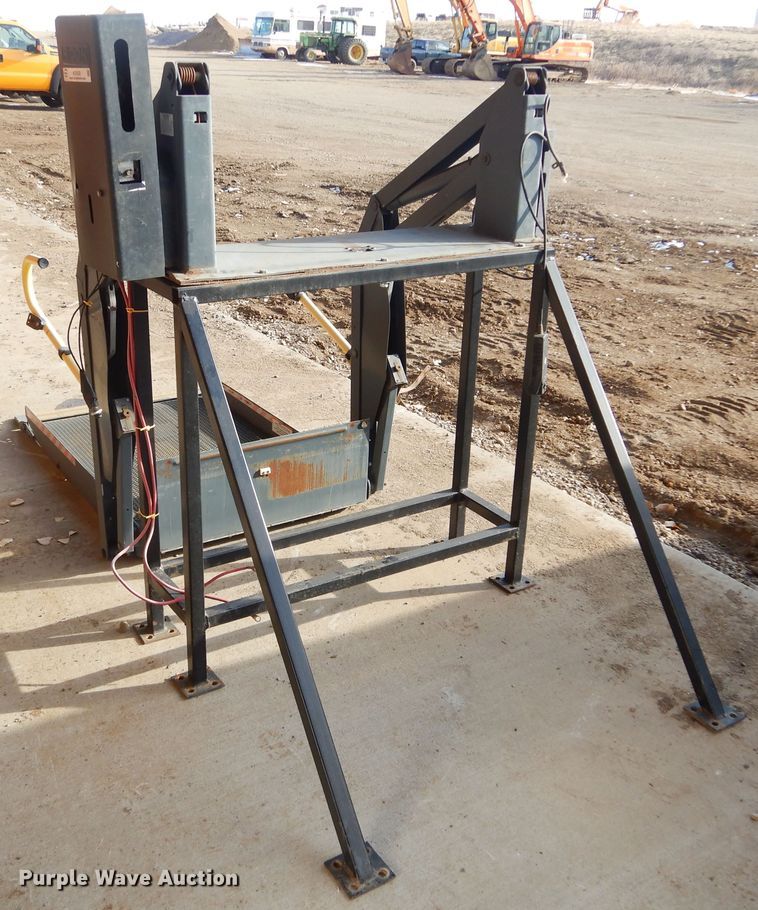 image for item KO9032 2003 Ricon S2005-S10001000  wheelchair lift