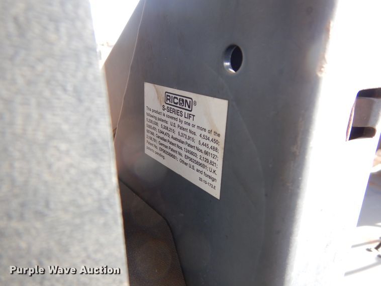 image for item KO9032 2003 Ricon S2005-S10001000  wheelchair lift