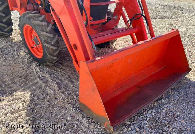 image for item DL6741 2019 Kubota L3301DT  MFWD tractor