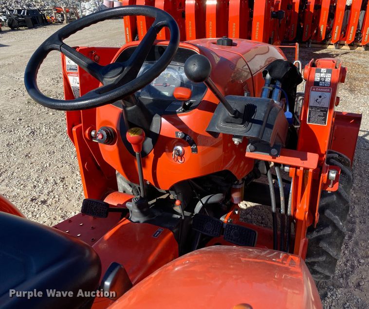 image for item DL6741 2019 Kubota L3301DT  MFWD tractor