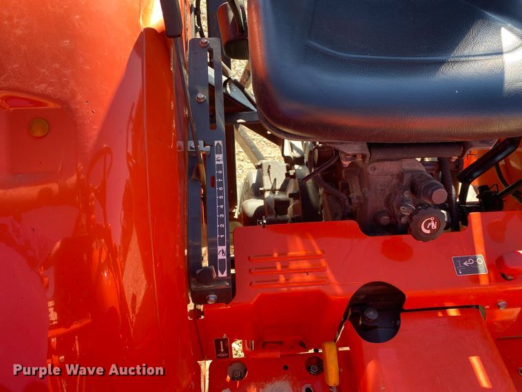 image for item DL6741 2019 Kubota L3301DT  MFWD tractor