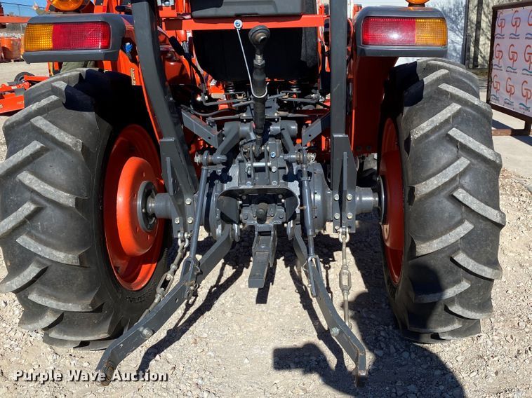 image for item DL6745 2019 Kubota L3301DT  MFWD tractor