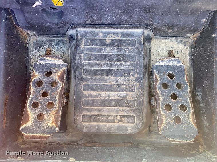 image for item DL6755 2016 Kubota SSV75  skid steer loader