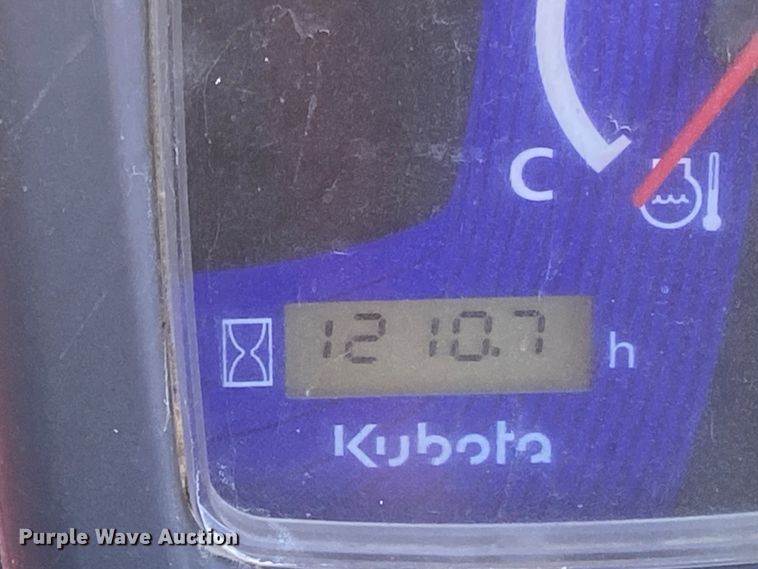 image for item DL6755 2016 Kubota SSV75  skid steer loader