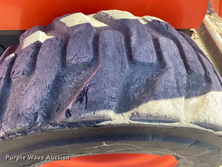 image for item DL6755 2016 Kubota SSV75  skid steer loader