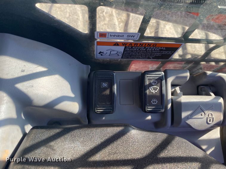 image for item DL6756 2019 Kubota SVL95-2S  tracked skid steer loader